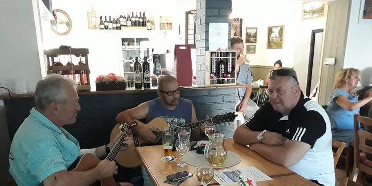 Zahřejte se v zimních měsících: svařené víno v Kolíně