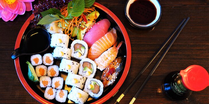 Set 21 kousků sushi: s avokádem, tuňákem i sýrem