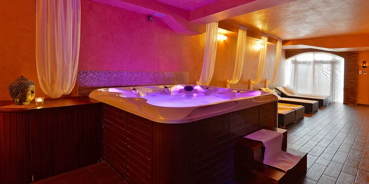 2 hodiny relaxace v privátní vířivce pro 2–4 osoby, sauna i zapůjčení županu a ručníků zdarma