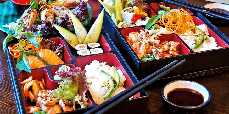 Exotické chutě: předkrm a sushi bento box včetně kuře teriyaki pro 2 osoby