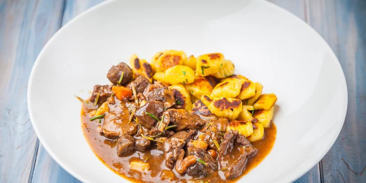 Obědové menu ze Šelepky: polévka a hlavní chod podle výběru pro jednoho, rodinu i firmu