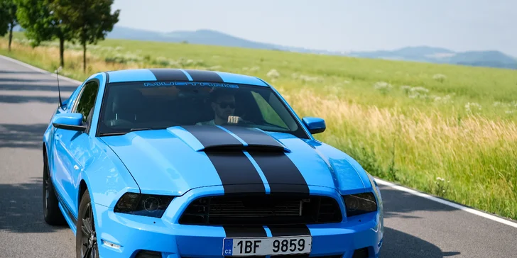 Mustang podle výběru na 1 až 12 hod.: 3.7 Shelby nebo 3.7 Cabrio