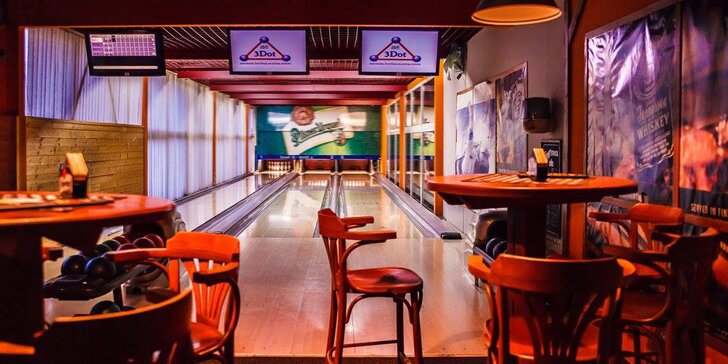 1 nebo 2 hodiny bowlingu a pizza dle výběru v Hotelu Moskva