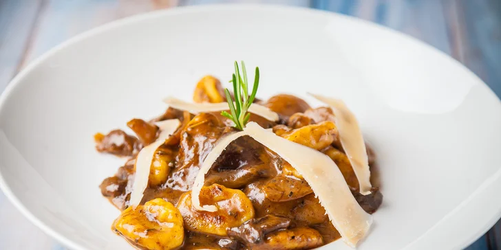 Obědové menu ze Šelepky: polévka a hlavní chod podle výběru pro jednoho, rodinu i firmu