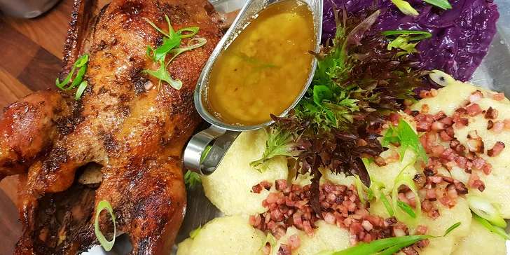 Kachní hody: paštika, kaldoun, pečená kachna i pivo a svatomartinské víno