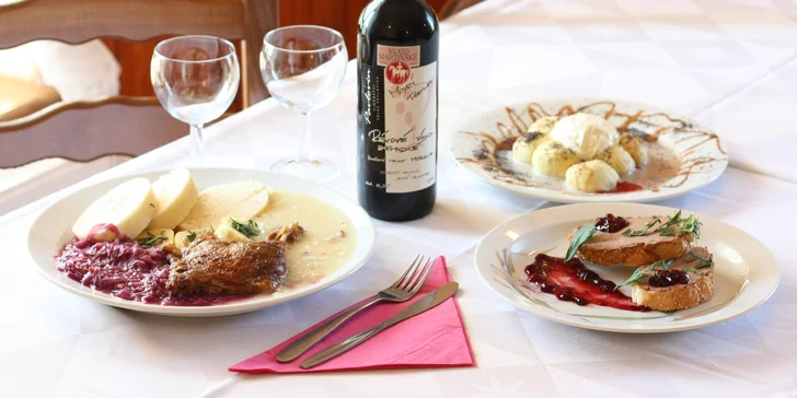 Rozvoz svatomartinského menu pro 2 osoby: husí paštika, stehýnko s variací knedlíků a ovocný knedlík