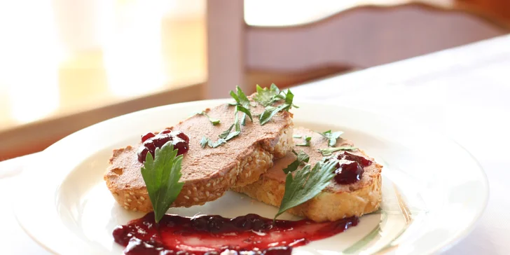 Rozvoz svatomartinského menu pro 2 osoby: husí paštika, stehýnko s variací knedlíků a ovocný knedlík