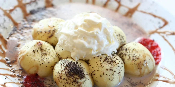 Rozvoz svatomartinského menu pro 2 osoby: husí paštika, stehýnko s variací knedlíků a ovocný knedlík