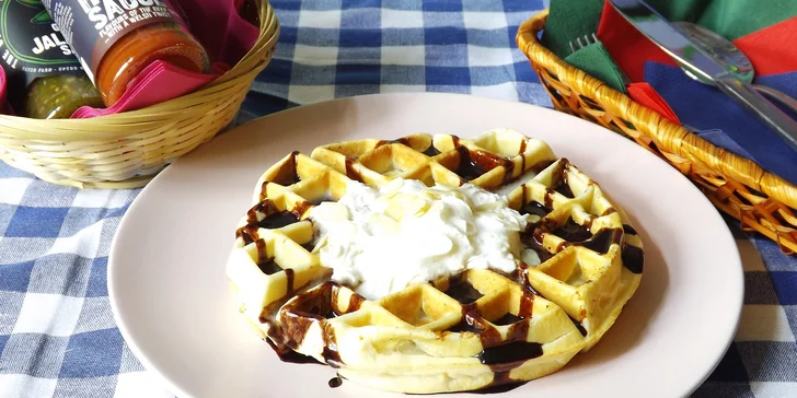 Jižanská hostina ve stylu New Orleans: mac & cheese, smažené kuře i waffle
