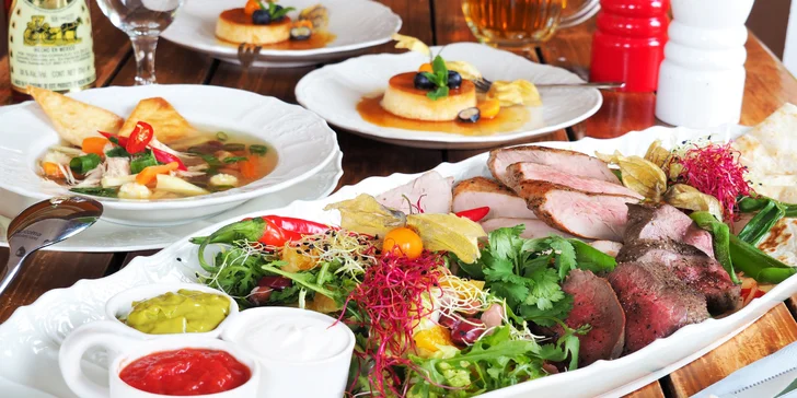 3chodové mexické menu pro dva: hovězí, krůtí i vepřové, rukolový salát s fazolemi a 3 druhy sals