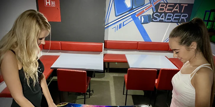 100 minut zábavy pro 2-4 hráče: virtuální realita, střelecký simulátor a hry