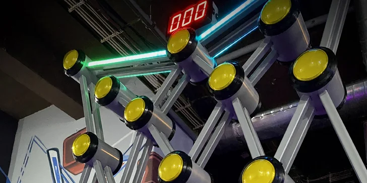 100 minut zábavy pro 2-4 hráče: virtuální realita, střelecký simulátor a hry