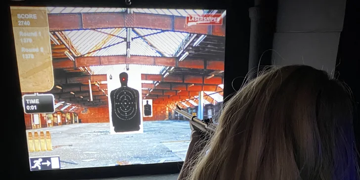 30 až 120 minut na laserovém střeleckém simulátoru až pro 10 hráčů