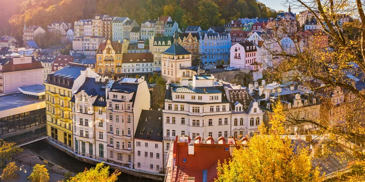 Odpočinek blízko Vřídelní kolonády: 3* hotel se snídaní a třeba i pivní koupelí
