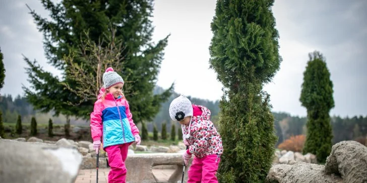 Pobyt pod Ještědem až pro 4 osoby: jídlo a aktivity pro golfisty i rodiny s dětmi