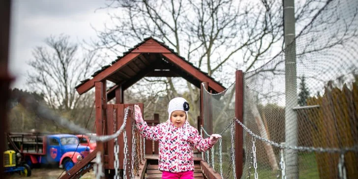 Pobyt pod Ještědem až pro 4 osoby: jídlo a aktivity pro golfisty i rodiny s dětmi