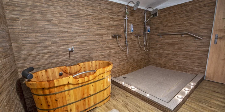 Romantická noc ve wellness: sauna, vířivky, vybavený obývací pokoj i terasa s posezením
