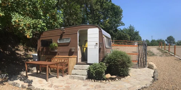 Pobyt v karavanu mezi zvířátky s možností vyjížďky na koních