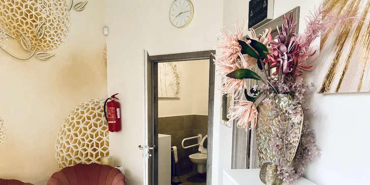 Lili Clinic najdete kousek od Prahy 9 s pohodlným parkováním přímo u ordinace, případně se sem dopravíte MHD.