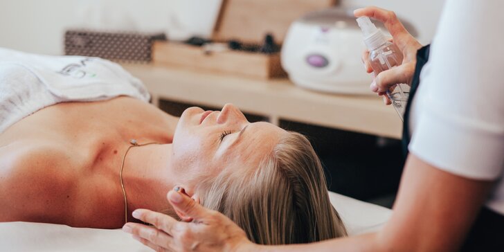 Kosmetické ošetření s masáží i intenzivním liftingovým účinkem a chemický peeling