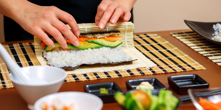 Kurz přípravy sushi v Praze: teorie, praxe, degustace i sushi na doma