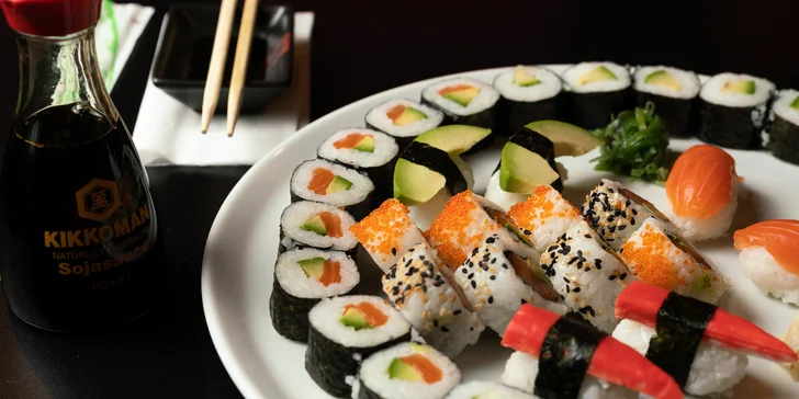 Asijská restaurace: 38 až 60 ks sushi s lososem, tuňákem i avokádem