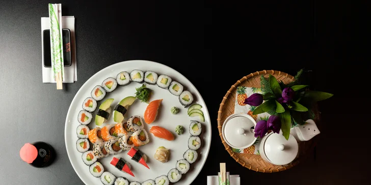 Asijská restaurace: 38 až 60 ks sushi s lososem, tuňákem i avokádem