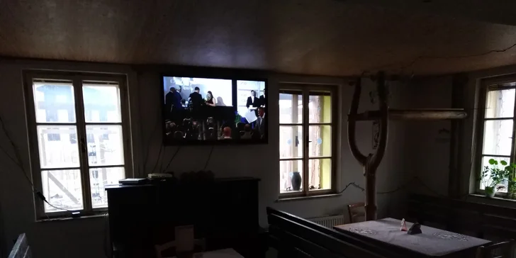 Dejte si burger nebo pizzu v Motorestu U českého stolu.