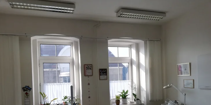 Hloubkové čištění pleti ultrazvukovou špachtlí s masáží obličeje