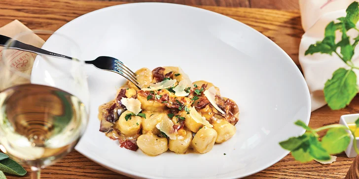 Bowling a speciality severní Itálie pro 2: gnocchi, husí prso na víně a další lahodné chody
