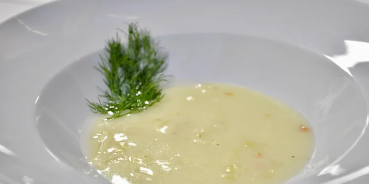 Slavnostní 8chodové degustační menu pro 2: losos gravlax, kančí svíčková Wellington a další pochoutky