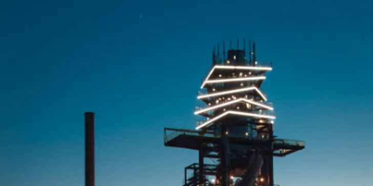 Pohoda na Bolt Tower v Dolní oblasti Vítkovice: výjezd na věž a láhev italského vína v nejvyšší kavárně v Ostravě pro dva