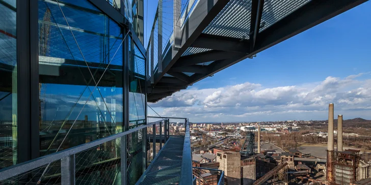Pohoda na Bolt Tower v Dolní oblasti Vítkovice: výjezd na věž a láhev italského vína v nejvyšší kavárně v Ostravě pro dva