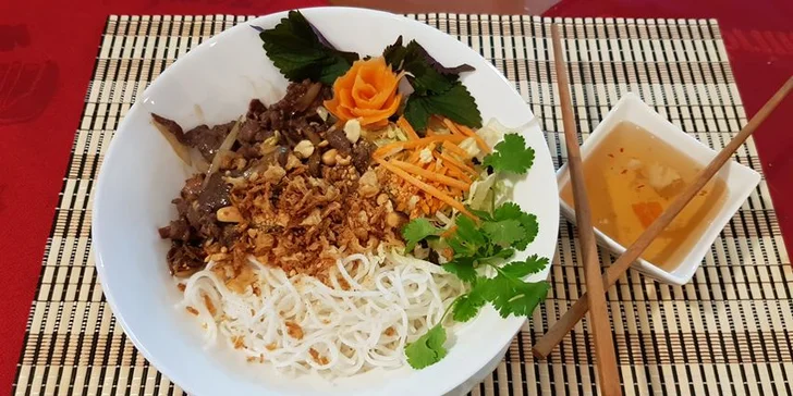 Exotika v centru Varů: tří- nebo čtyřchodové asijské menu pro jednoho