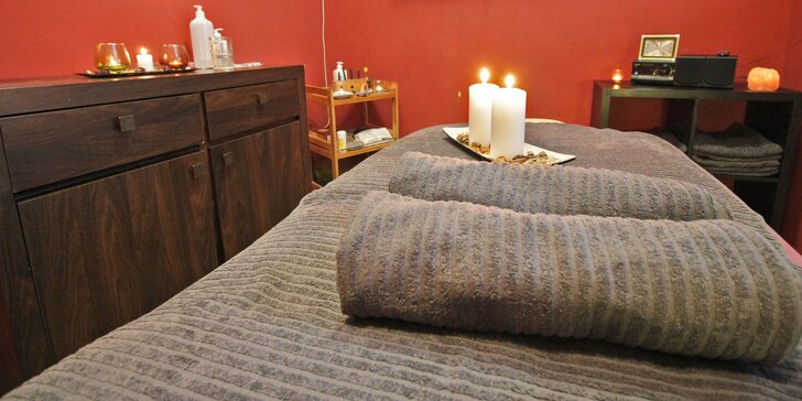 Hodinový odpočinek na masáži: zdravotní, tajemná, Lomi Lomi, baňkování i lávové kameny
