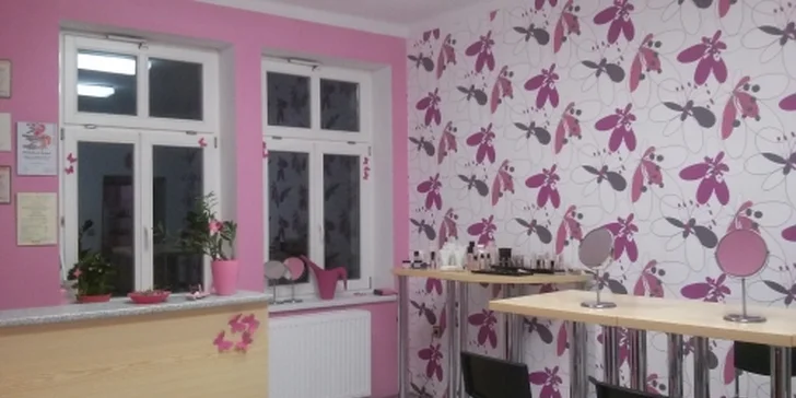 Minikurz líčení až pro 4 osoby i varianta se štětcem na oči či balíčkem kosmetiky