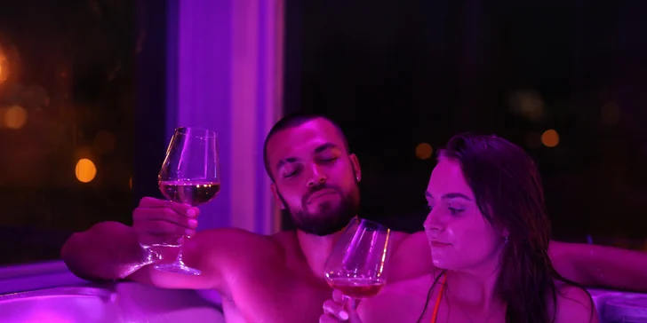 Wellness balíček pro dva: občerstvení, drink i zapůjčení ručníků a županů