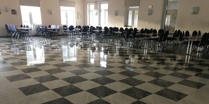 Lázeňský pobyt v Luhačovicích blízko kolonády: polopenze, bazén i procedury