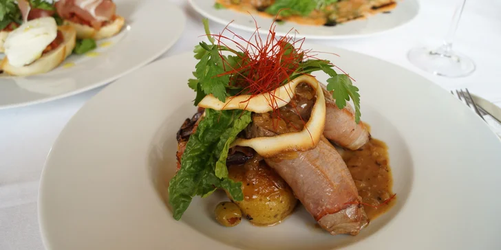 Italské menu pro 2: jako hlavní chod baby kuřátko nebo hovězí saltimbocca