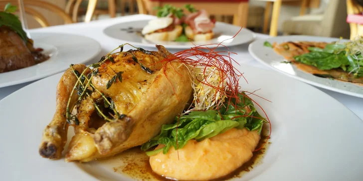Italské menu pro 2: jako hlavní chod baby kuřátko nebo hovězí saltimbocca