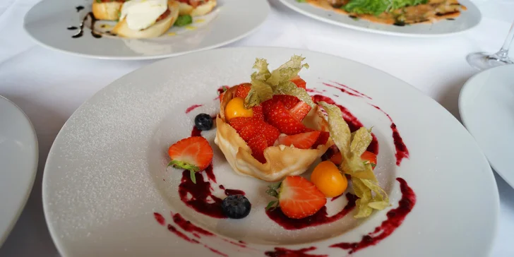 Italské menu pro 2: jako hlavní chod baby kuřátko nebo hovězí saltimbocca