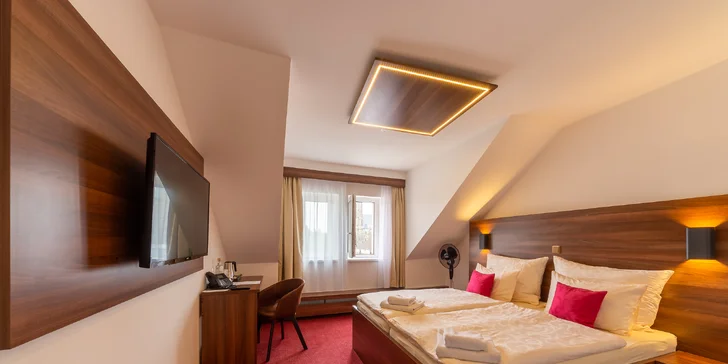 Bohemia Inn Hotel: 3 dny v Turnově se snídaněmi a lyžovačkou nebo láhví prosecca na pokoji