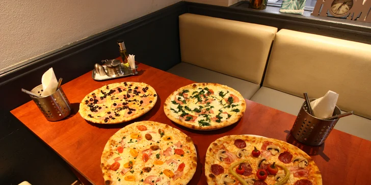 Pizza z pizzerie Da Adriano dle výběru z 15 druhů pro 2 nebo 4 osoby i Margherita