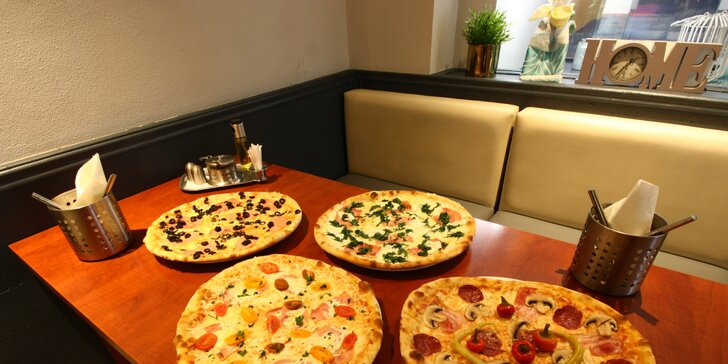 Pizza z pizzerie Da Adriano dle výběru z 15 druhů pro 2 nebo 4 osoby i Margherita