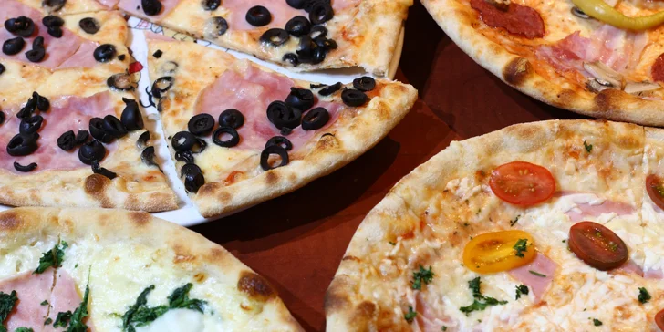 Pizza z pizzerie Da Adriano dle výběru z 15 druhů pro 2 nebo 4 osoby i Margherita