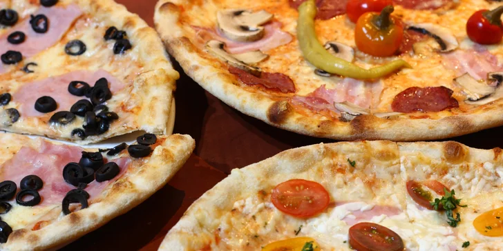 Pizza z pizzerie Da Adriano dle výběru z 15 druhů pro 2 nebo 4 osoby i Margherita