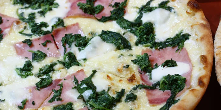 Pizza z pizzerie Da Adriano dle výběru z 15 druhů pro 2 nebo 4 osoby i Margherita
