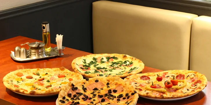 Pizza z pizzerie Da Adriano dle výběru z 15 druhů pro 2 nebo 4 osoby i Margherita
