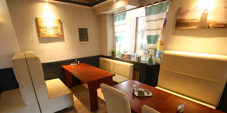 Pizza z pizzerie Da Adriano dle výběru z 15 druhů pro 2 nebo 4 osoby i Margherita