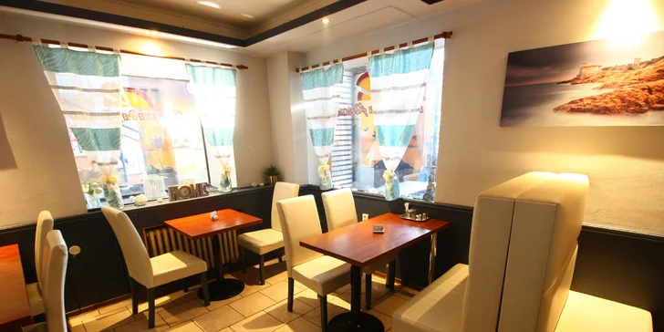 Pizza z pizzerie Da Adriano dle výběru z 15 druhů pro 2 nebo 4 osoby i Margherita